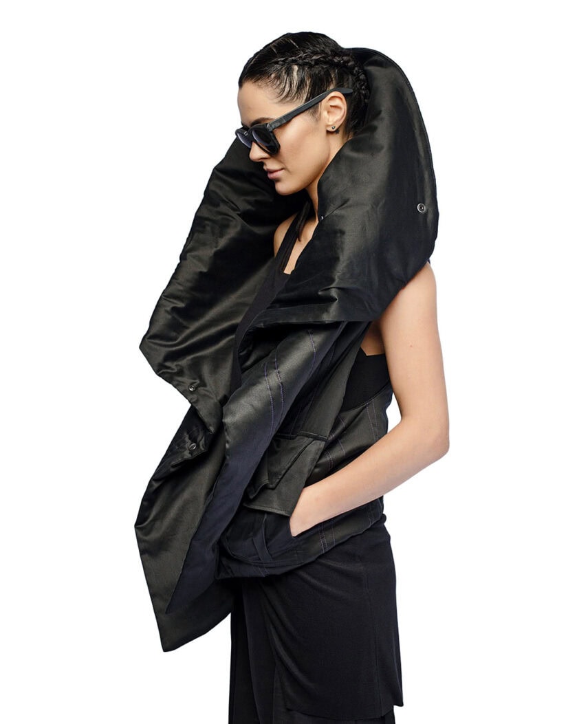 Inertia Linear Volume Collar Vest