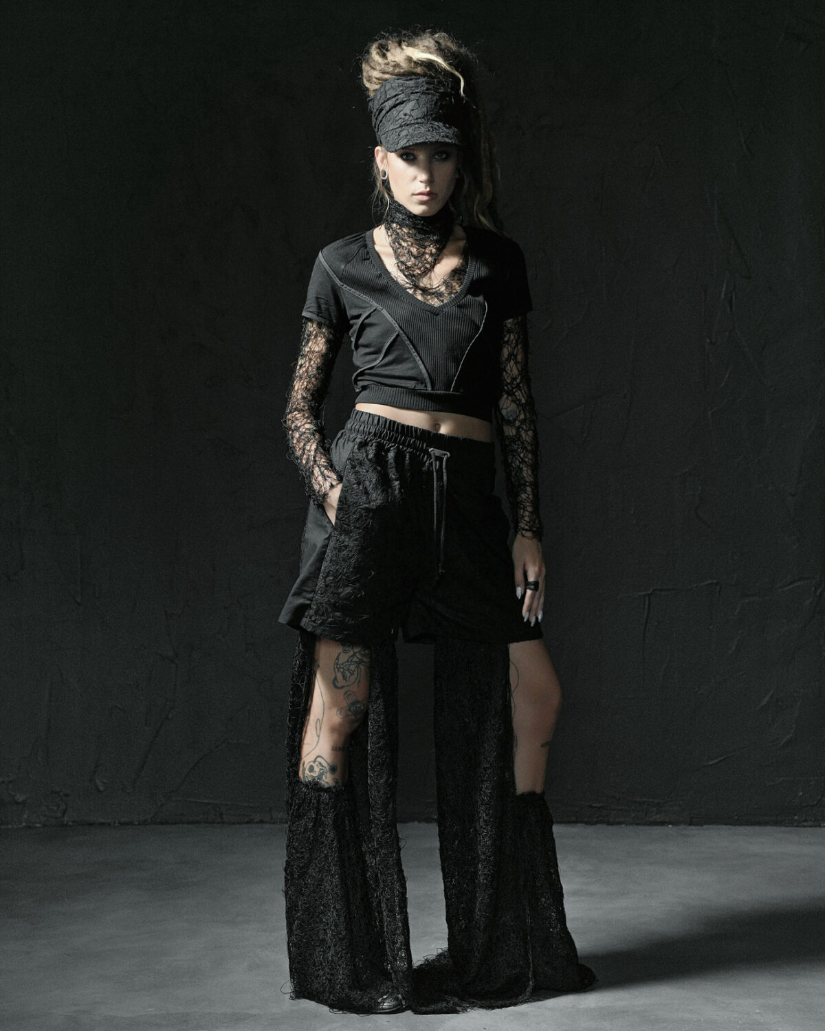 Web Fiber Bond Black Crop Top